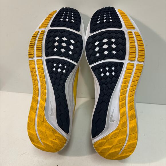 WORN TWICE Nike Zoom Pegasus 40 Michigan Wolverines White / Blue / Maize 11.5 - Picture 11 of 11